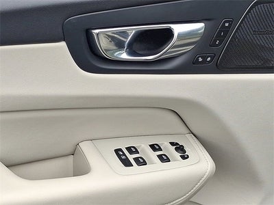 2023 Volvo XC60 Plus Bright Theme