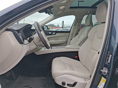 2023 Volvo XC60 Plus Bright Theme