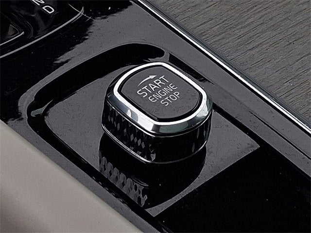 2023 Volvo XC60 Plus Bright Theme