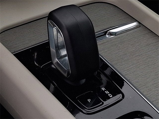 2023 Volvo XC60 Plus Bright Theme