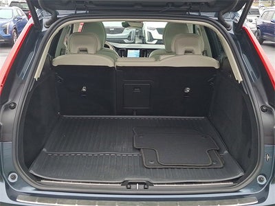 2023 Volvo XC60 Plus Bright Theme