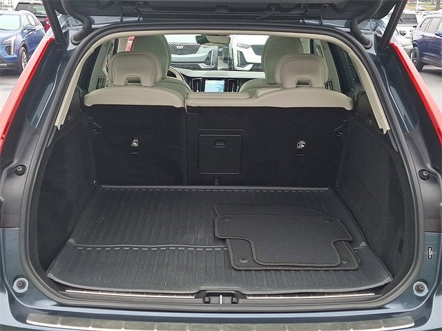 2023 Volvo XC60 Plus Bright Theme