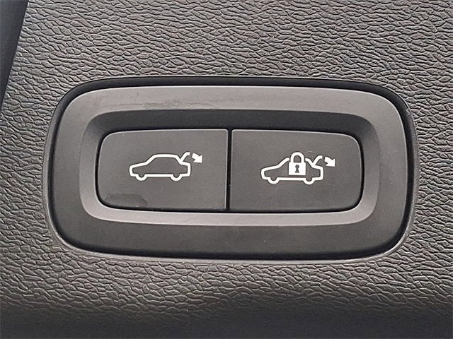 2023 Volvo XC60 Plus Bright Theme