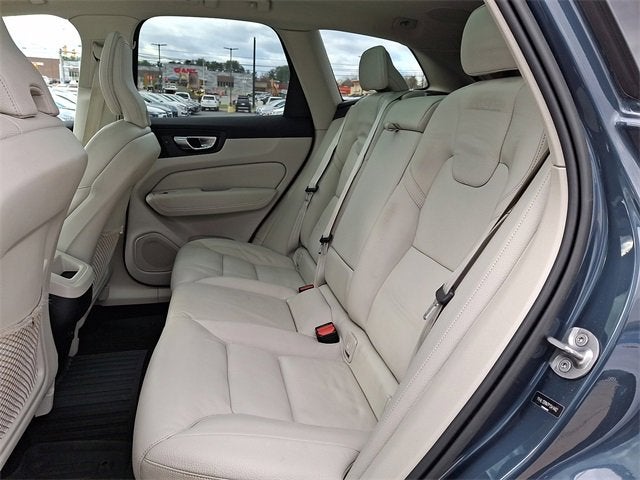 2023 Volvo XC60 Plus Bright Theme