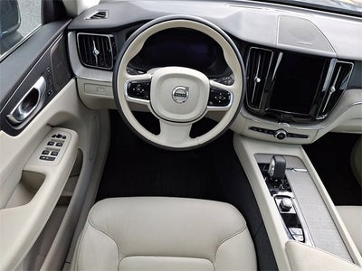 2023 Volvo XC60 Plus Bright Theme