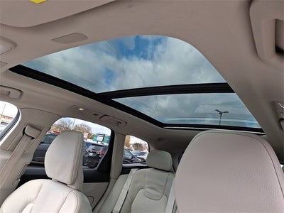 2023 Volvo XC60 Plus Bright Theme