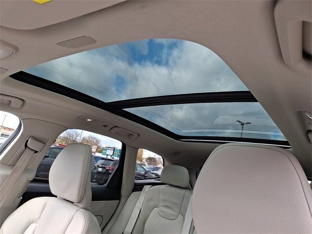 2023 Volvo XC60 Plus Bright Theme