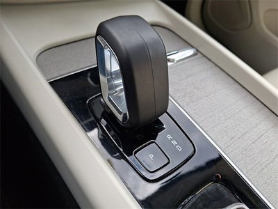 2023 Volvo XC60 Plus Bright Theme