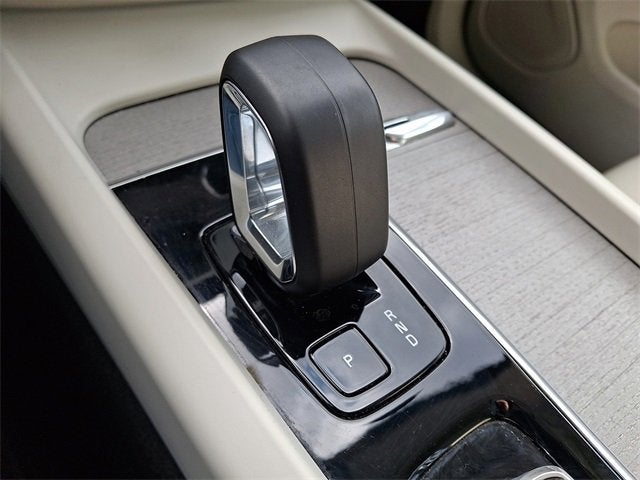 2023 Volvo XC60 Plus Bright Theme