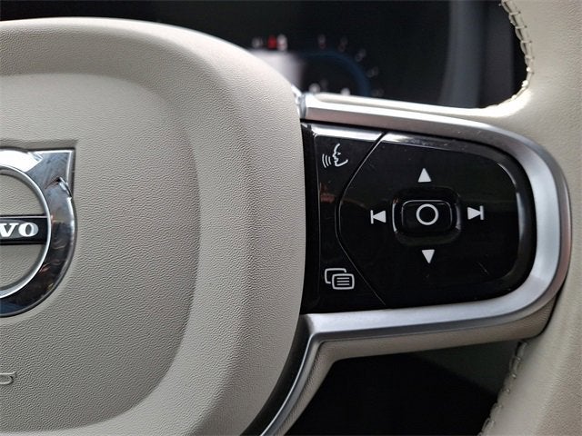 2023 Volvo XC60 Plus Bright Theme