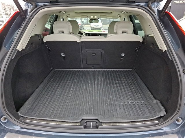 2023 Volvo XC60 Plus Bright Theme