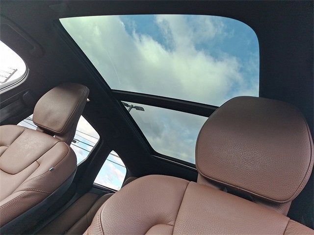 2023 Volvo XC60 Plus Bright Theme