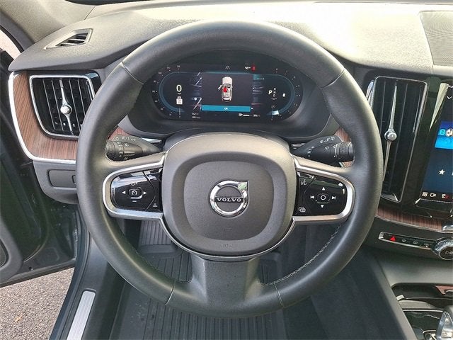 2023 Volvo XC60 Plus Bright Theme