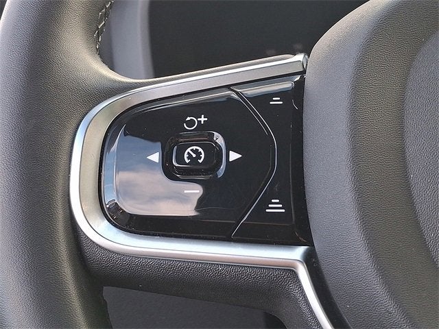 2023 Volvo XC60 Plus Bright Theme