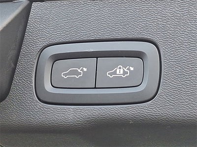 2023 Volvo XC60 Plus Bright Theme