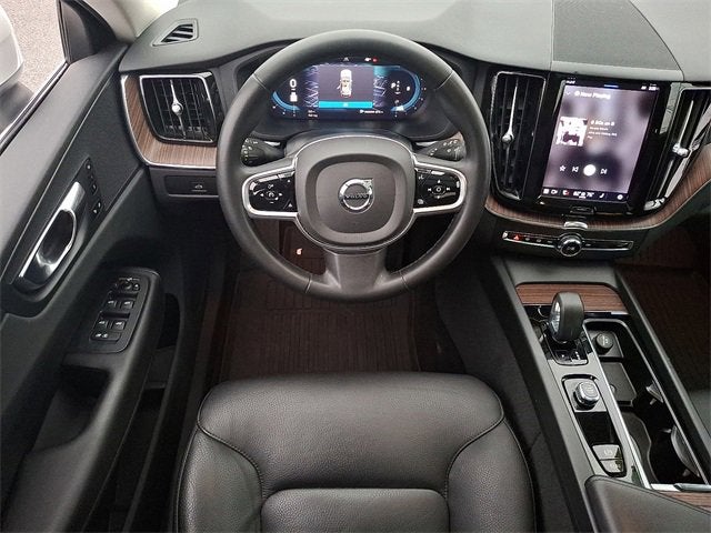 2023 Volvo XC60 Plus Bright Theme