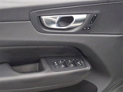 2023 Volvo XC60 Plus Bright Theme