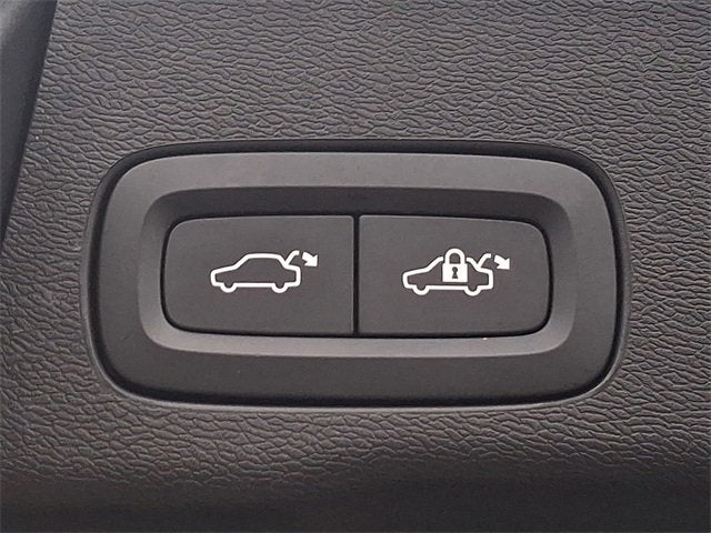 2023 Volvo XC60 Plus Bright Theme