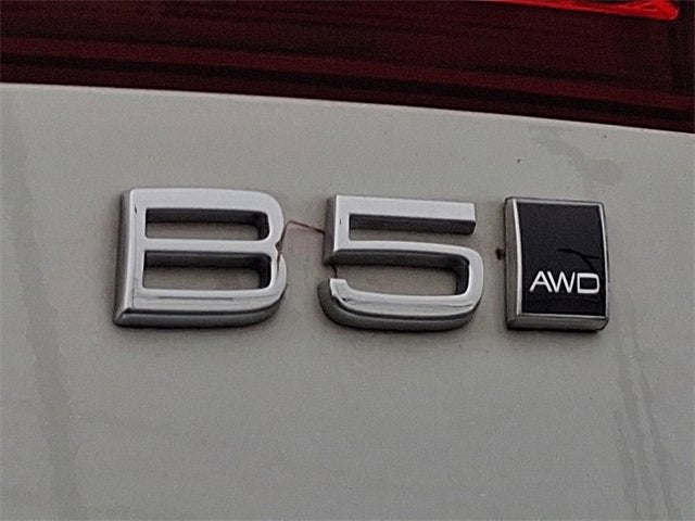 2023 Volvo XC60 Plus Bright Theme