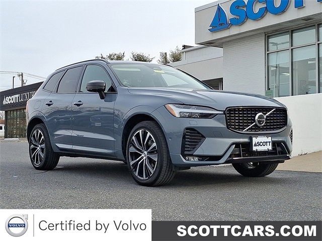 2023 Volvo XC60 Plus Dark Theme
