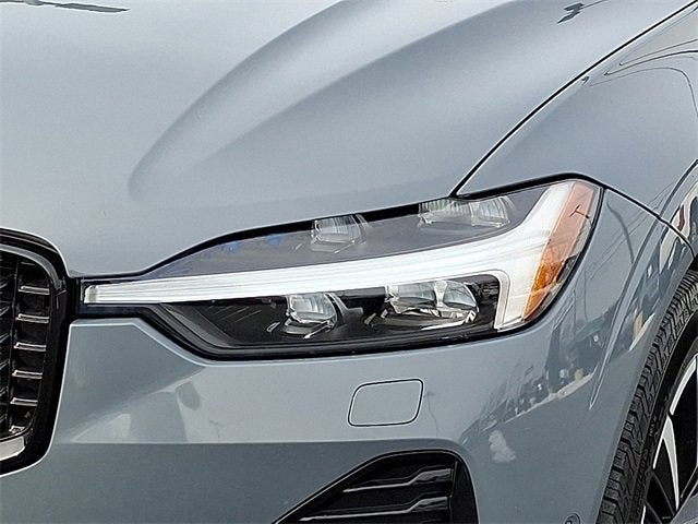 2023 Volvo XC60 Plus Dark Theme