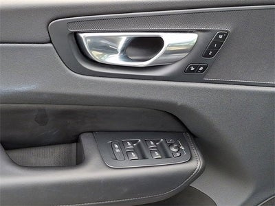 2023 Volvo XC60 Plus Dark Theme