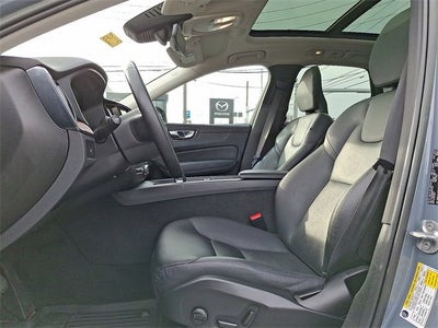 2023 Volvo XC60 Plus Dark Theme