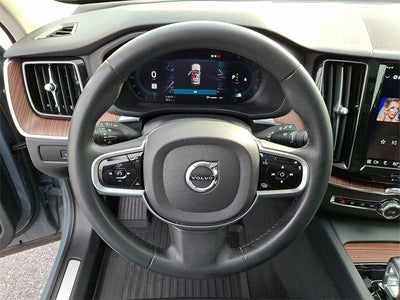 2023 Volvo XC60 Plus Dark Theme