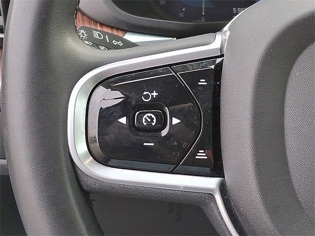 2023 Volvo XC60 Plus Dark Theme