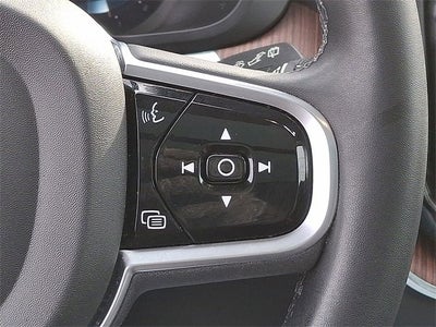 2023 Volvo XC60 Plus Dark Theme