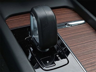 2023 Volvo XC60 Plus Dark Theme