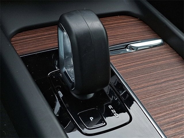 2023 Volvo XC60 Plus Dark Theme