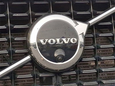 2023 Volvo XC60 Plus Dark Theme