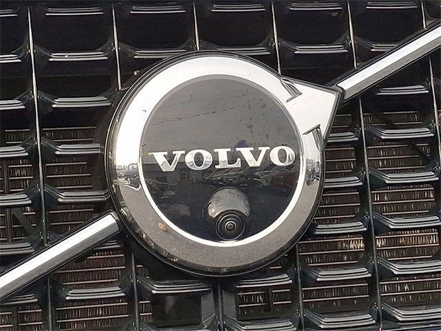 2023 Volvo XC60 Plus Dark Theme