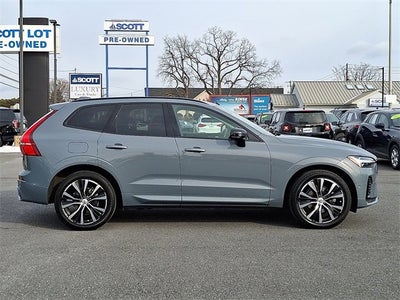 2023 Volvo XC60 Plus Dark Theme
