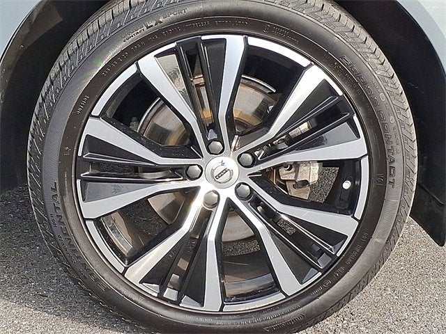 2023 Volvo XC60 Plus Dark Theme