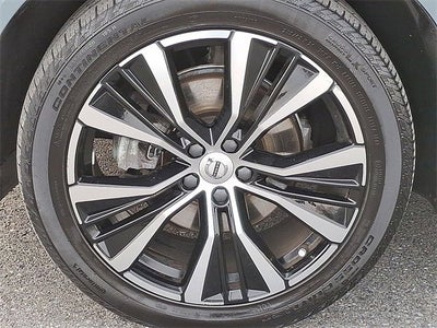 2023 Volvo XC60 Plus Dark Theme