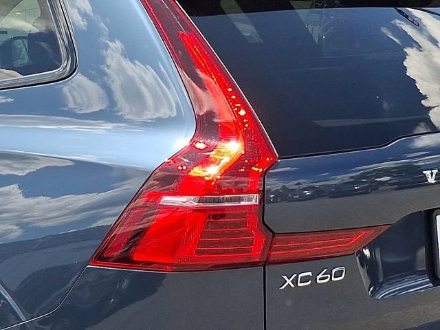 2023 Volvo XC60 Plus Dark Theme