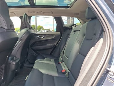 2023 Volvo XC60 Plus Dark Theme