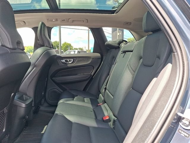 2023 Volvo XC60 Plus Dark Theme