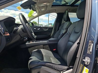 2023 Volvo XC60 Plus Dark Theme