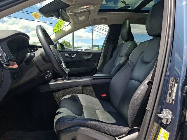2023 Volvo XC60 Plus Dark Theme