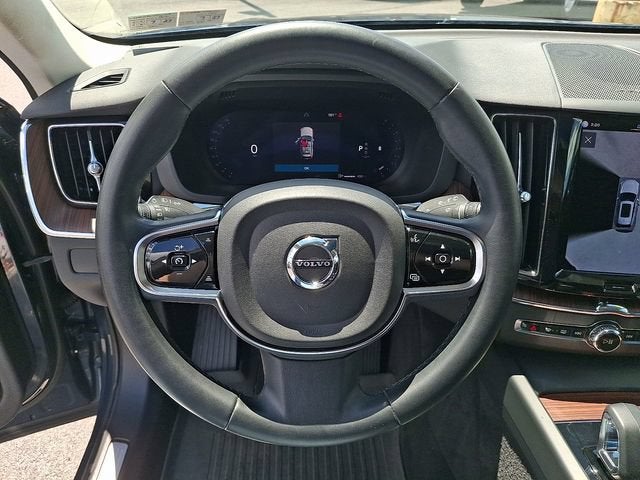 2023 Volvo XC60 Plus Dark Theme