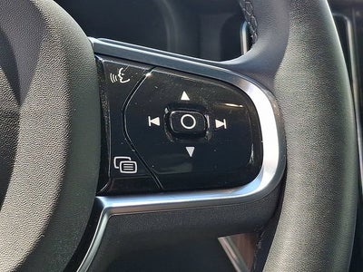 2023 Volvo XC60 Plus Dark Theme