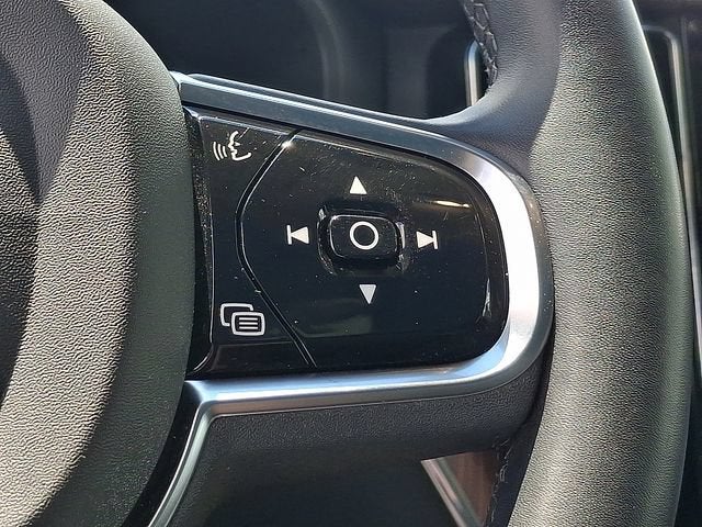 2023 Volvo XC60 Plus Dark Theme