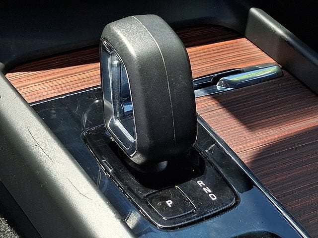 2023 Volvo XC60 Plus Dark Theme