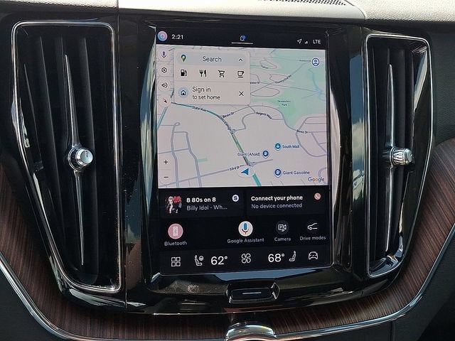 2023 Volvo XC60 Plus Dark Theme