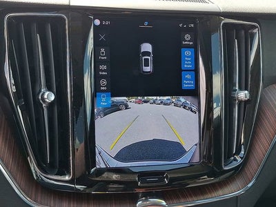 2023 Volvo XC60 Plus Dark Theme