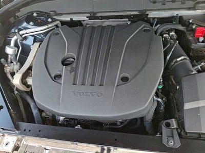 2023 Volvo XC60 Plus Dark Theme