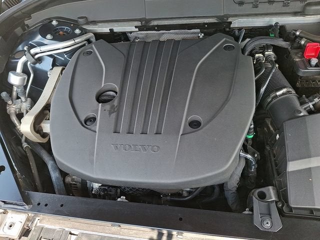 2023 Volvo XC60 Plus Dark Theme